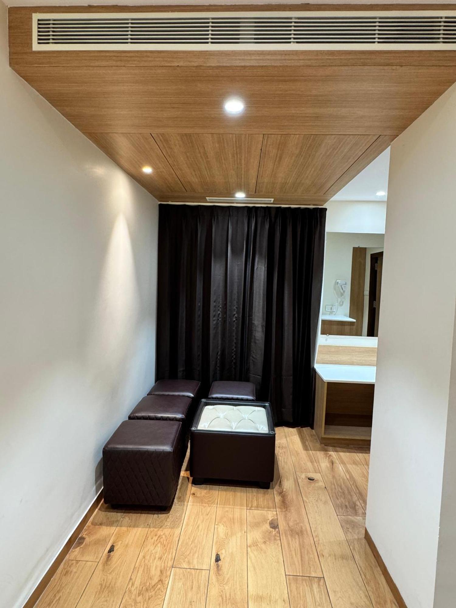 Hotel Touchwood ヴィシャーカパトナム エクステリア 写真